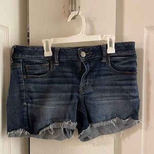 American Eagle short-shorts!